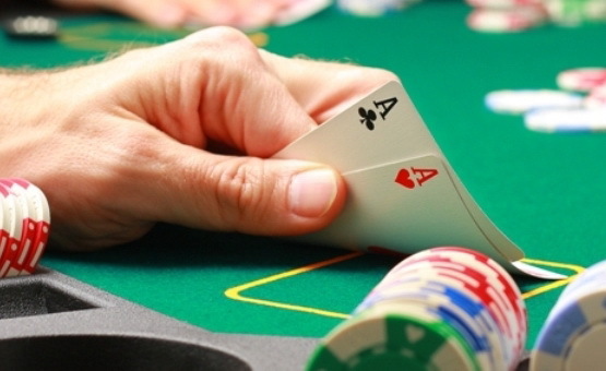 Câte milioane de euro au pierdut românii jucând poker online