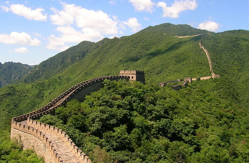Marele Zid Chinezesc are bulină roşie. Au apărut găuri în construcţie