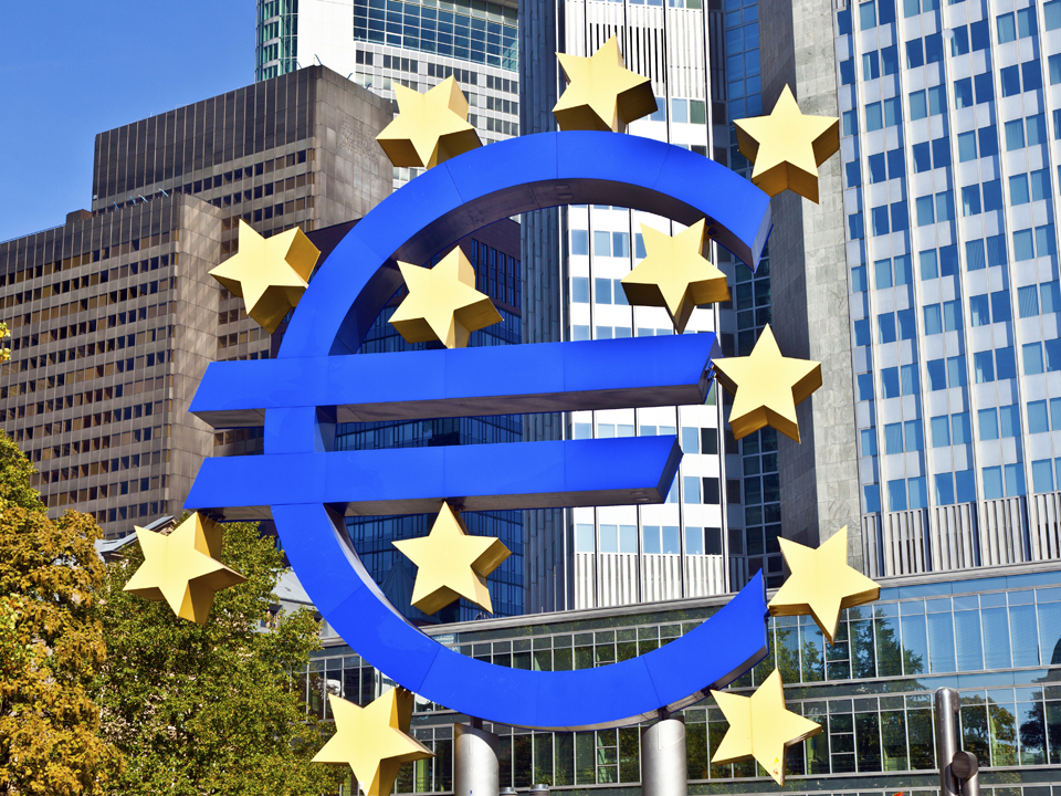 BCE va fi nevoită să ţină băncile pe „perfuzii de lichiditate“ şi în 2012