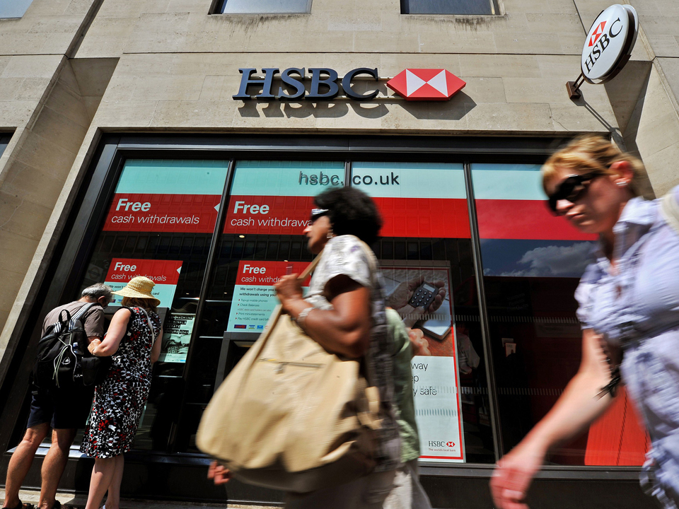 La trei ani după ce a naţionalizat o parte din bănci, Marea Britanie este pe punctul de a diviza giganţii financiari