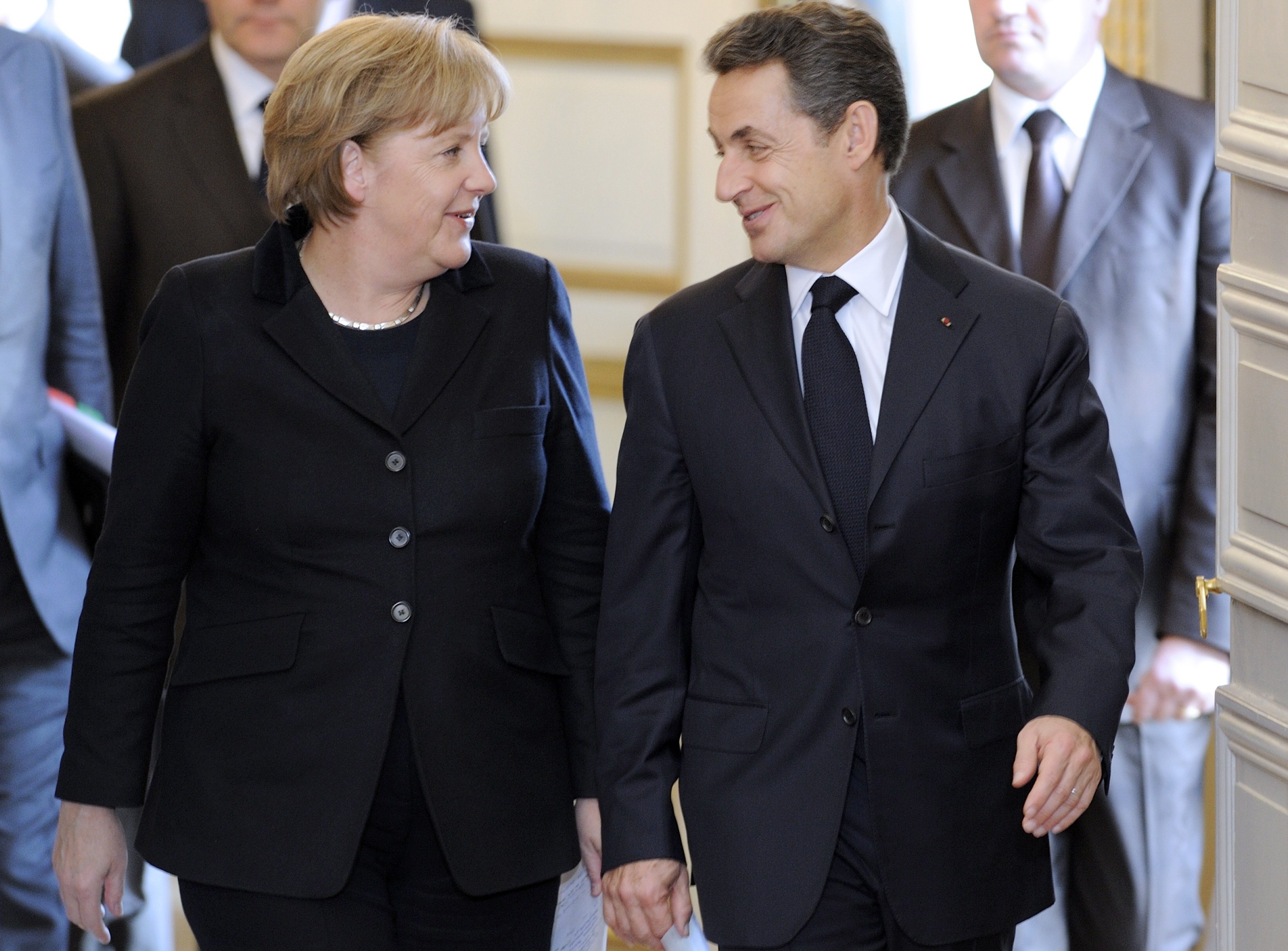 Prima întâlnire din 2012 dintre Merkel şi Sarkozy. Vor discuta despre pactul fiscal ce vizează şi România