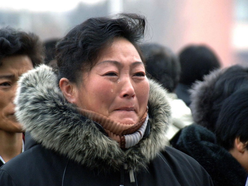 Nord-coreenii care nu au plâns destul de convingător la moartea lui Kim Jong-Il, trimişi în lagăre de muncă