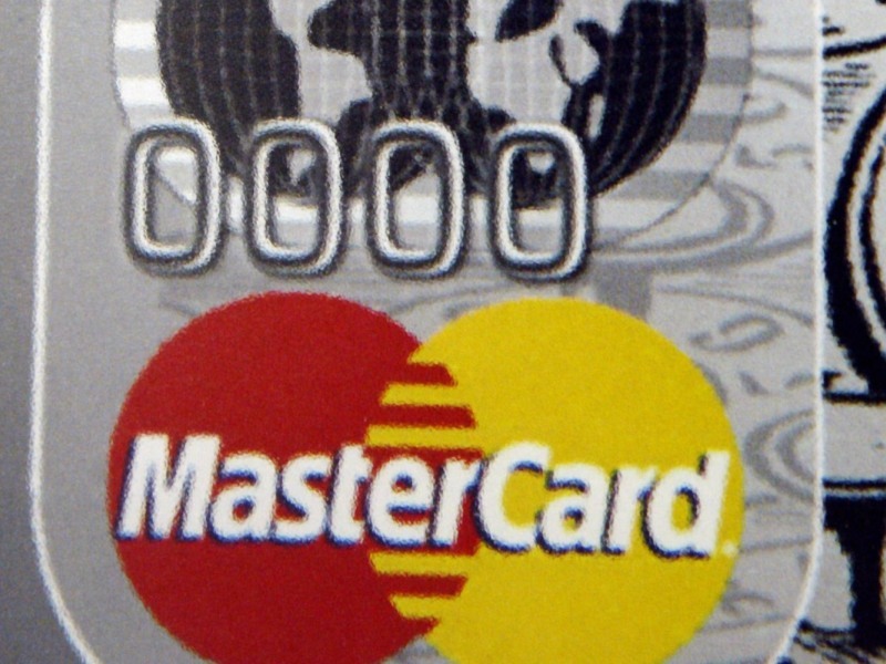 Tranzacţiile online vor fi monitorizate mai atent: MasterCard introduce un serviciu care estimează potenţialul de fraudă electronică