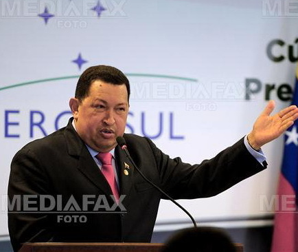 Chavez ameninţă cu "reacţii radicale" dacă Londra ia cu asalt ambasada Ecuadorului pentru a-l captura pe Assange