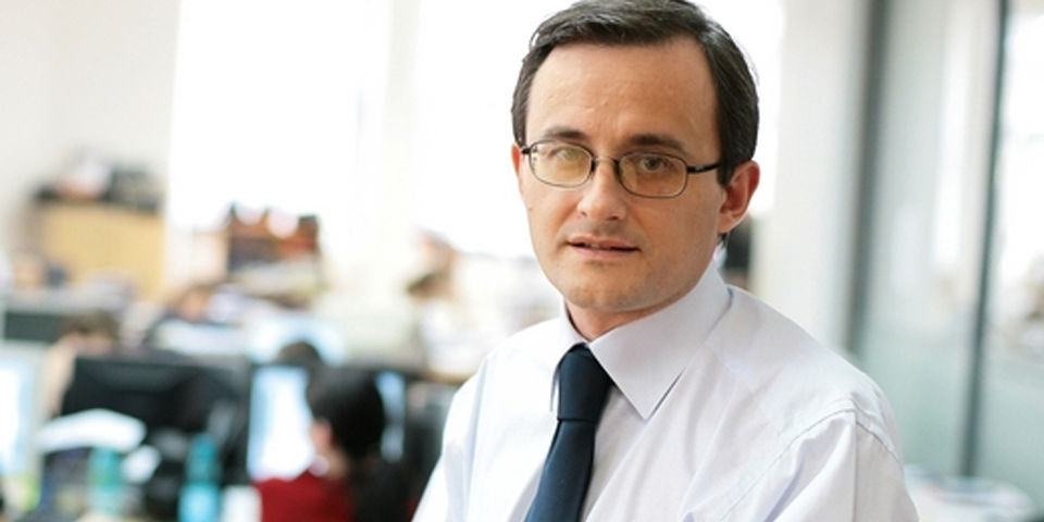 În urmă cu 20 de ani a răsărit cacialmaua financiară denumită Caritas. Acum am ajuns la o cacialma politică, Dan Diaconescu Oltchim. Să nu ajungem şi la o cacialma a statului