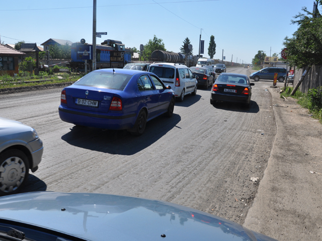Accident pe Şoseaua de Centură din Bucureşti: două persoane au murit după ce un microbuz s-a ciocnit de un TIR