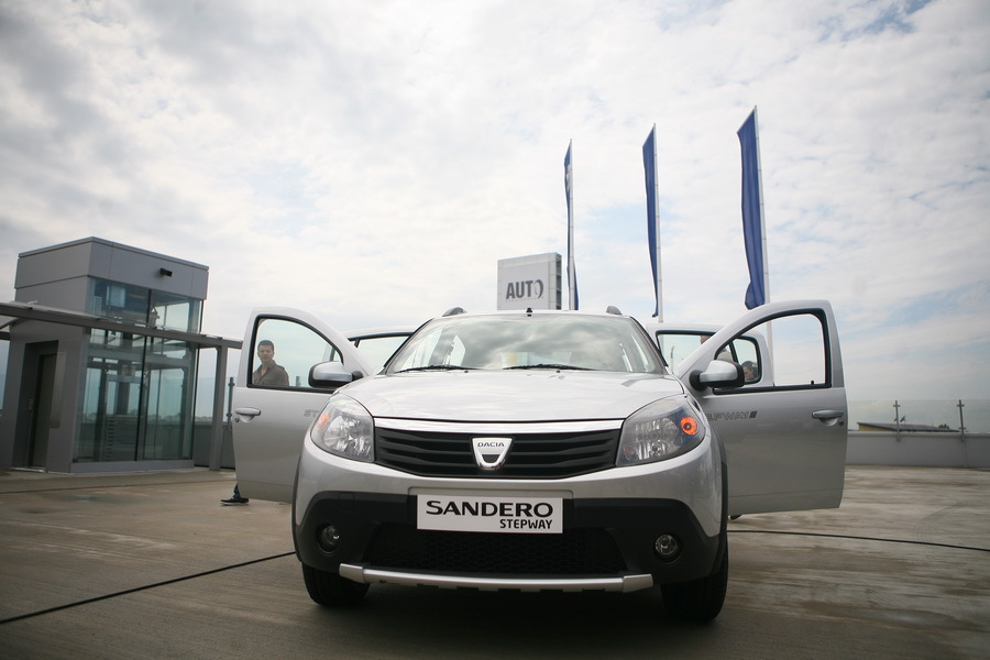 Dacia mută o parte din producţia Sandero în Maroc pentru a face loc pentru Duster