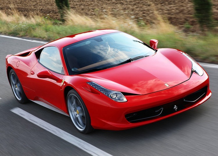 Cel mai nou model Ferrari vine marţi în România. 10 s-au vândut înainte de a ieşi din fabrică