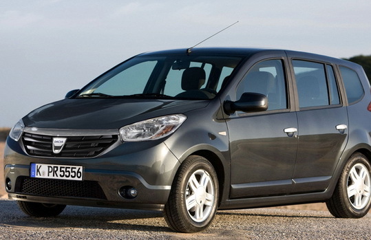 Renault a demarat producţia primului monovolum low-cost, Dacia Lodgy, la o uzină marocană. Vedeti aici cat va costa