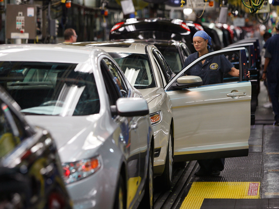 Ford aduce 150 de ingineri germani şi britanici pentru producţia B-Max