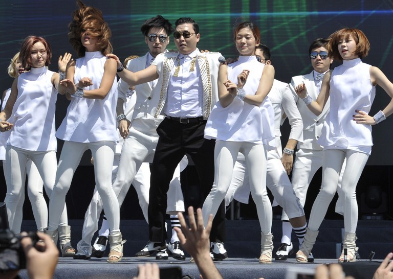 O campanie cu artistul Psy, care promovează epilarea masculină, i-a supărat pe bărbaţii brazilieni