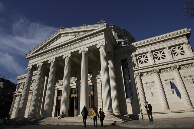 Muzicienii Vladimir Deveselu şi Verona Maier vor susţine un concert Franz Schubert la Ateneul Român