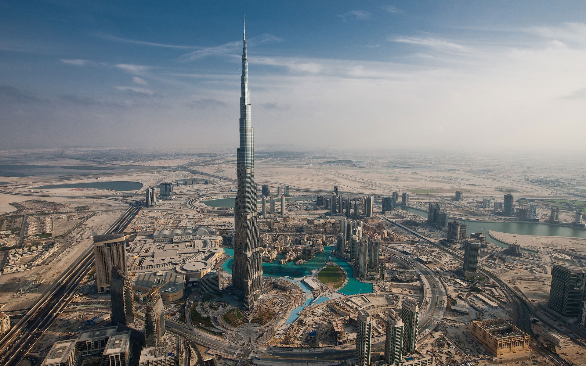 Noua atracţie a sinucigaşilor: Burj Kalifa, cel mai mare zgârie-nori din lume
