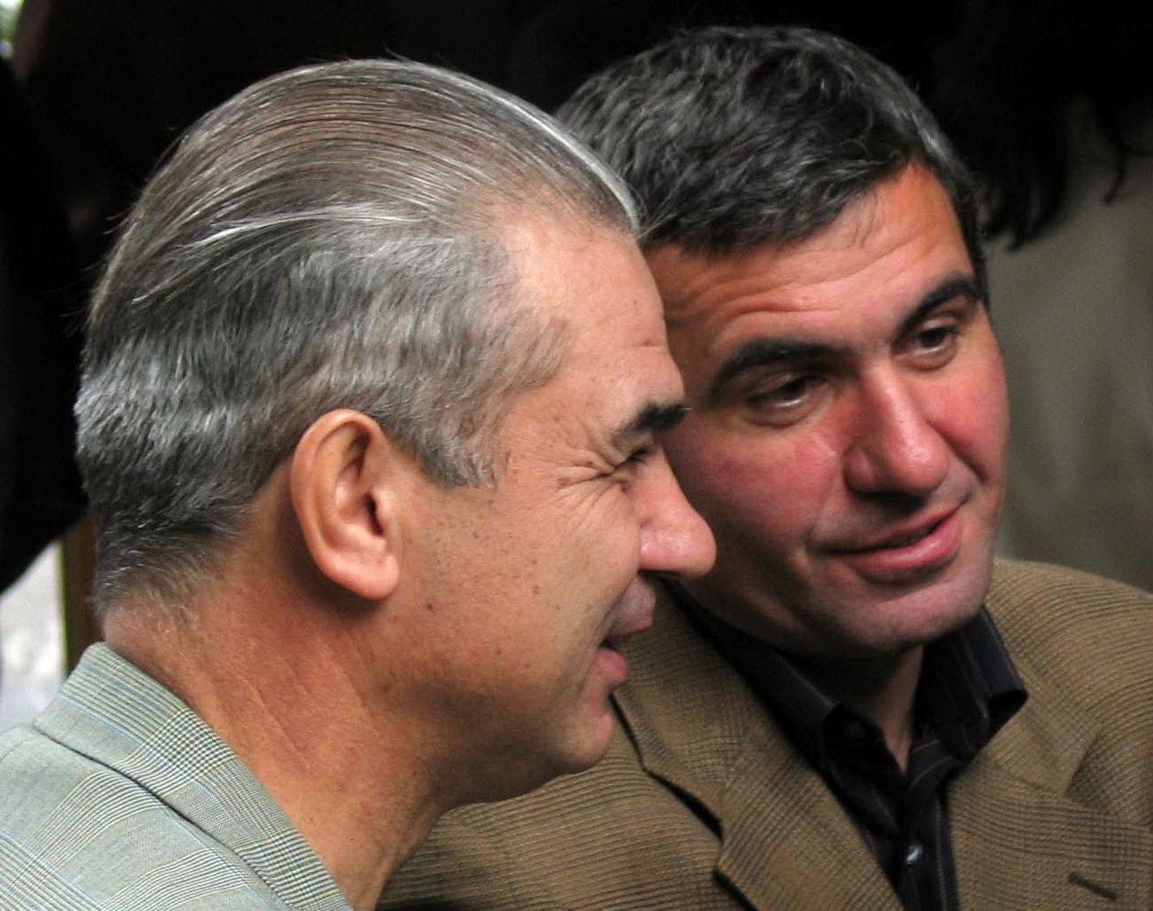 Iordănescu: "Nu ştiu dacă Hagi şi-a dat încă acordul! Eu nu renunţ la funcţia din parlament"