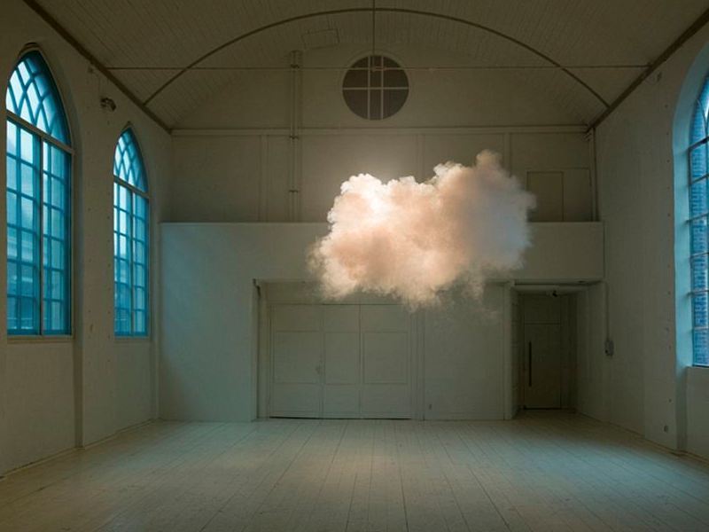 Cum este posibil? Un olandez a arătat că putem fi literalmente cu capul în nori - GALERIE FOTO