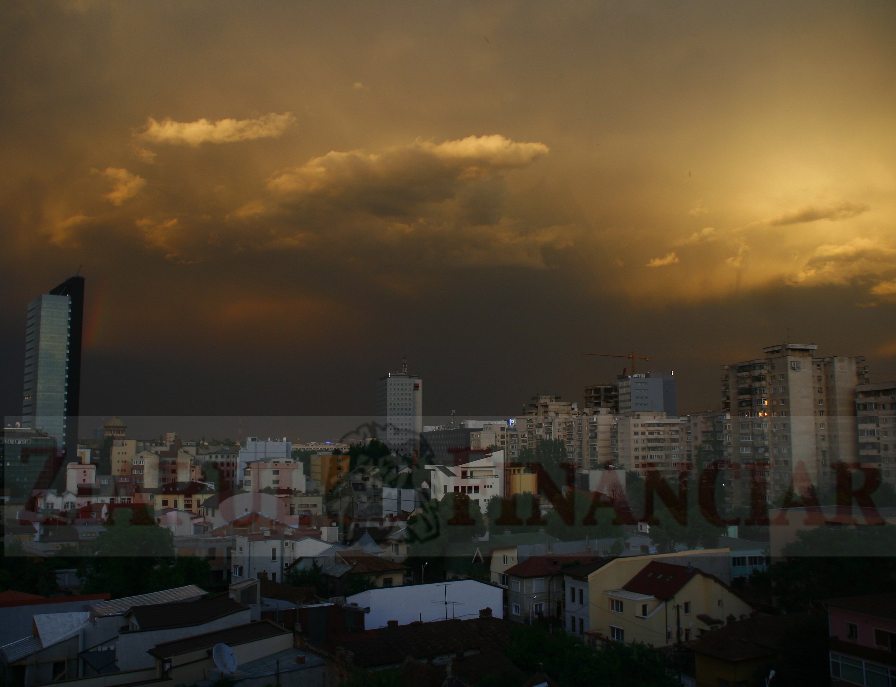 Furtună în nordul Bucureştiului, de la 15.00 la 16.00