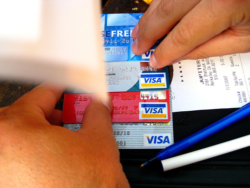 Numărul de carduri Visa din România a urcat în octombrie 2009-septembrie 2010 cu 3%, la 6,5 milioane