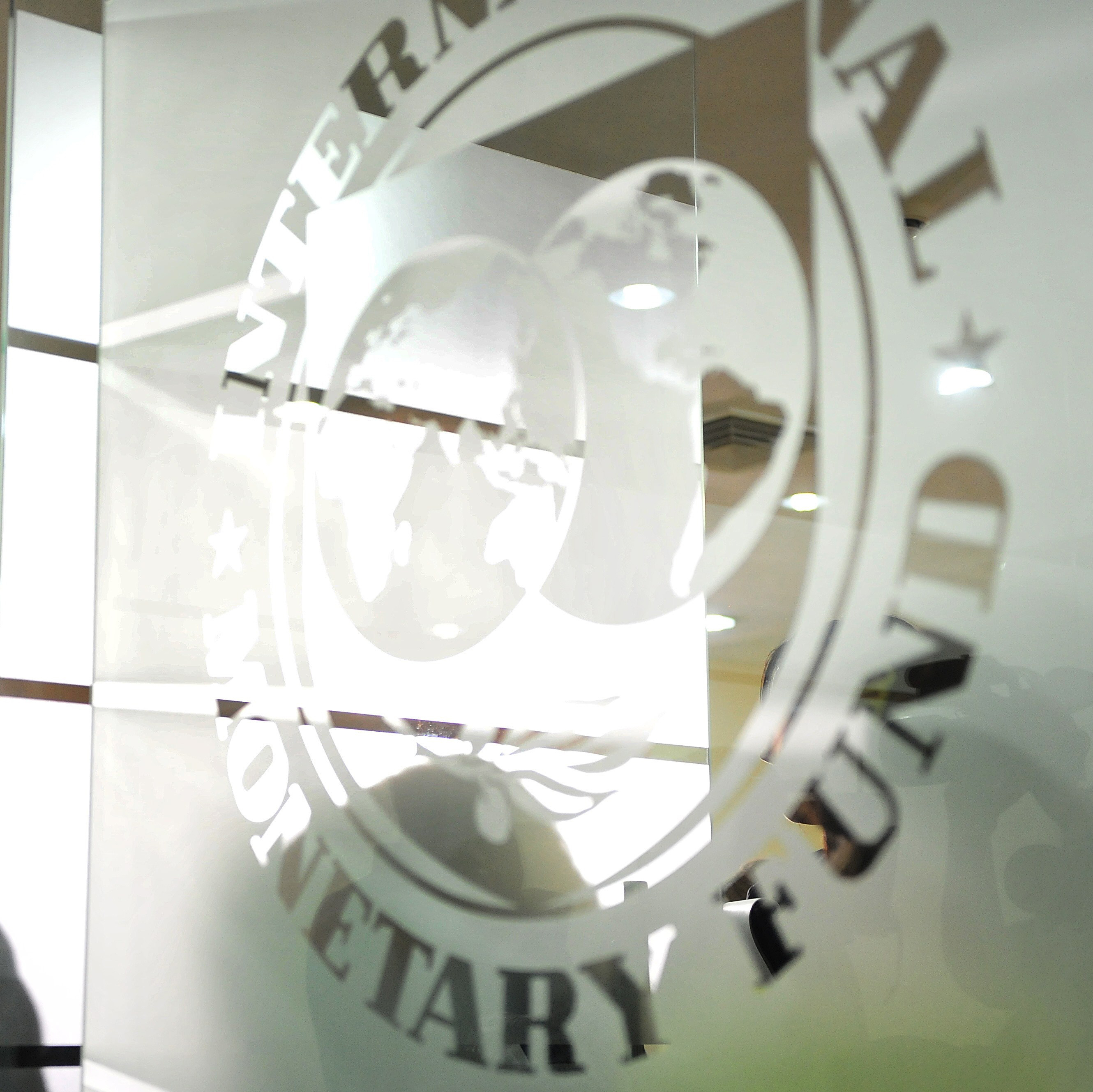 România va avea un nou acord cu FMI doar dacă îşi achită "restanţele" de la angajamentele existente