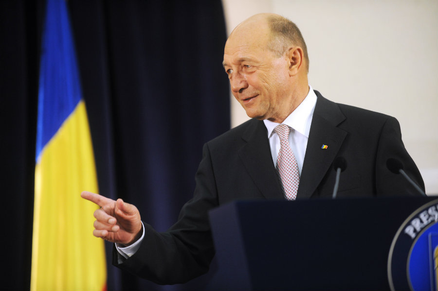 Băsescu: De la anunţul de ieri privind veto, şefii de stat s-au băgat sub birouri, sunt în alertă