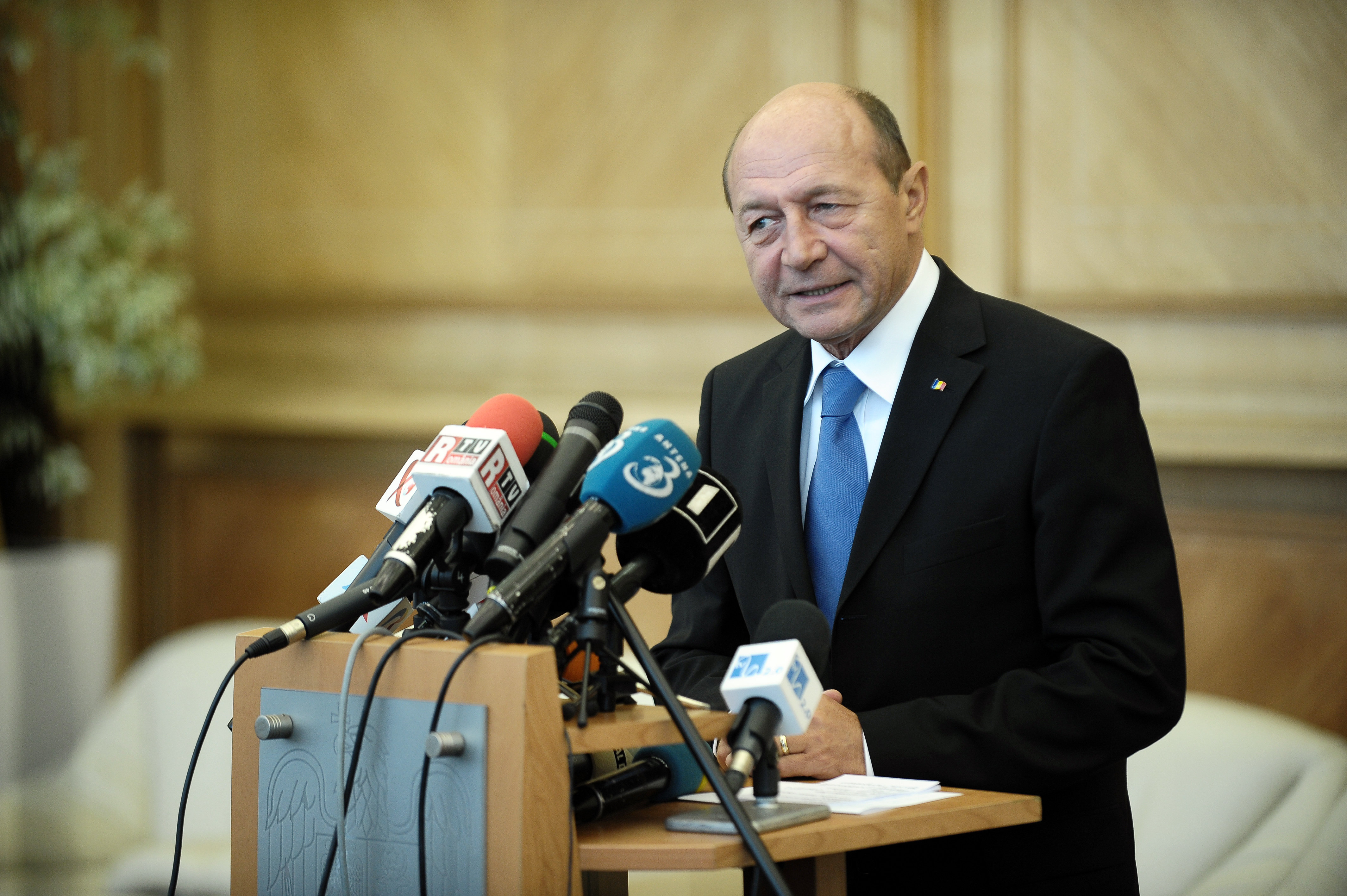 Băsescu: E greu ca un preşedinte să desemneze premierul care a participat la suspendarea sa
