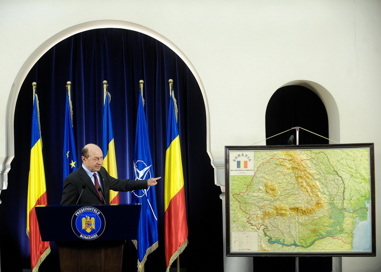Băsescu: Mi-am menţinut mandatul prin aplicarea Constituţiei. Nicio majoritate nu e deasupra legii
