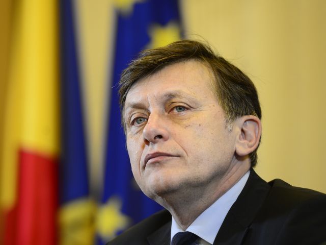  Crin Antonescu îl vede pe Băsescu premier, dacă liderul liberal ar deveni preşedintele ţării
