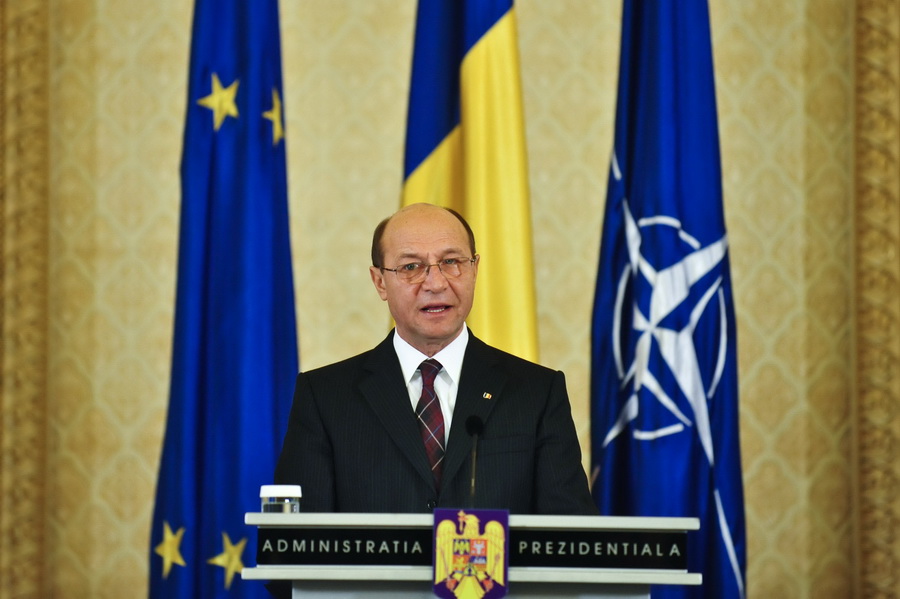 Băsescu: România consideră necesar un summit NATO în 2014