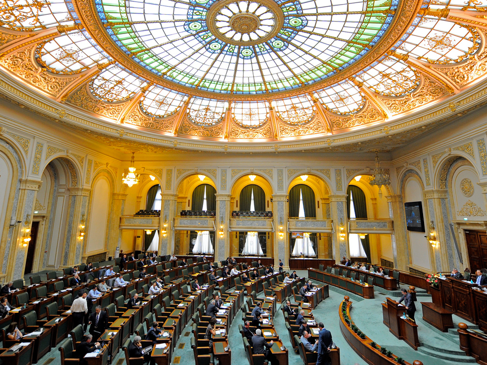 Senatorii-bancheri: cel mai mare împrumut dat de un membru al Senatului României a fost de 340.000 de euro