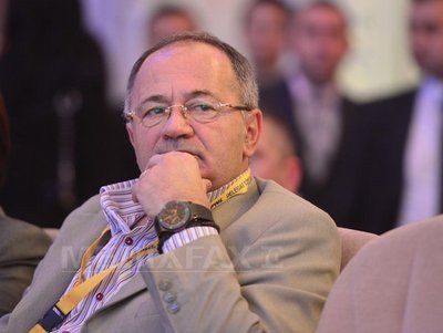 Traian Băsescu l-a dat în judecată pe Sorin Roşca Stănescu, care l-a acuzat că a primit mită 