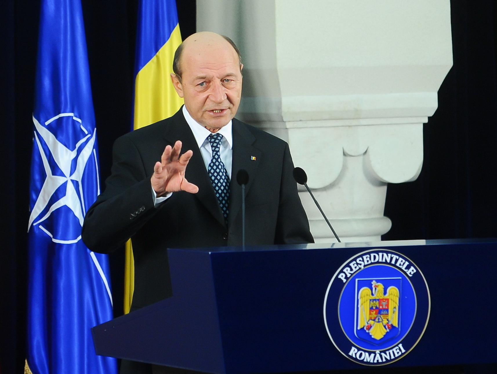 Băsescu vorbeşte azi cu delegaţia FMI la Cotroceni despre acciza pe benzină şi motorină