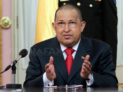 Hugo Chavez a apărut cu capul ras la o şedinţă de guvern, ca urmare a chimioterapiei: "My new look"