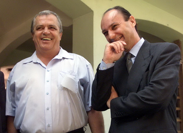 Trei ani de închisoare cu executare pentru foştii miniştri Decebal Traian Remeş şi Avram Mureşan