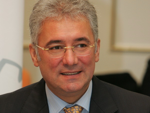 Adriean Videanu, desemnat preşedinte interimar al PDL Bucureşti