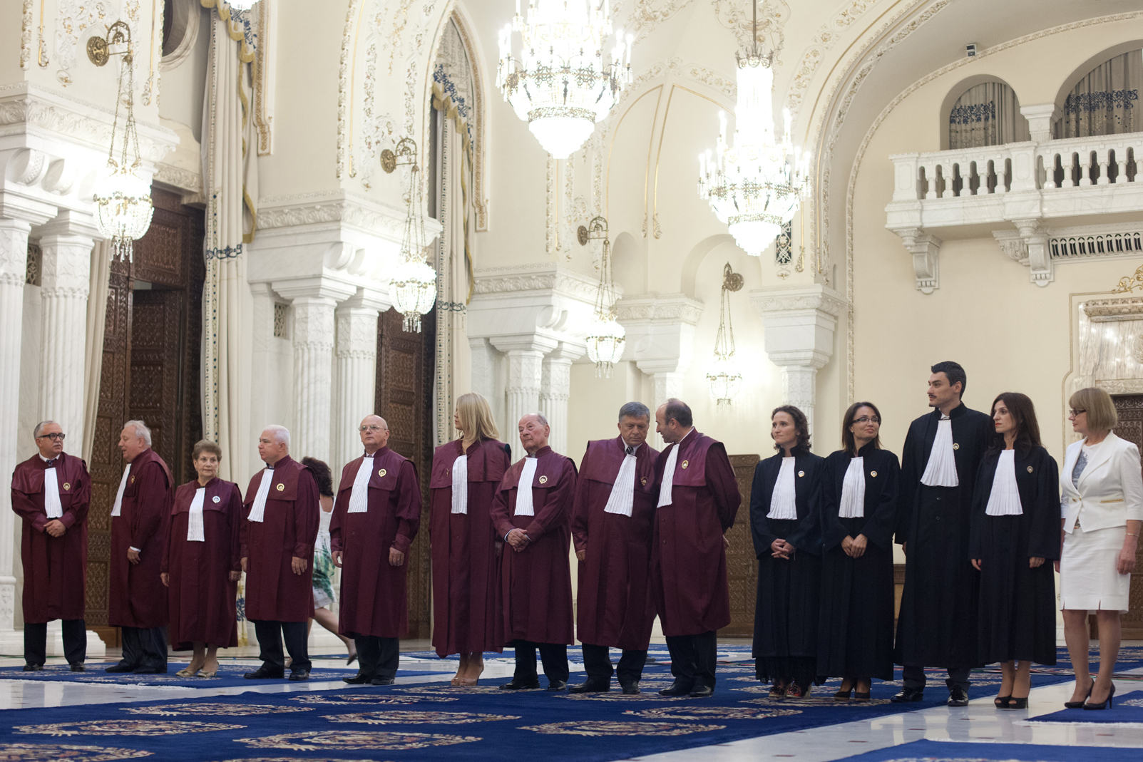 Cum a fost redusă la tăcere Curtea Constituţională: Judecătorii nu se mai pot opune procedurii de suspendare din funcţie a preşedintelui
