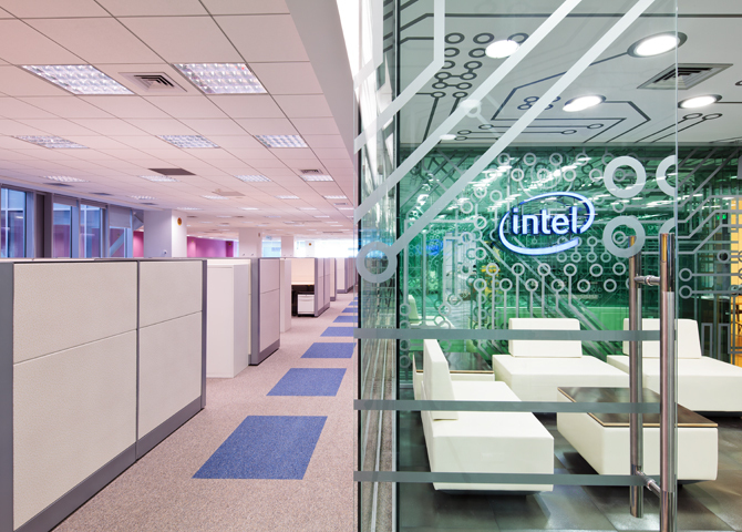 Intel a ajuns la 100 de angajaţi pentru Centrul de cercetare. GALERIE FOTO