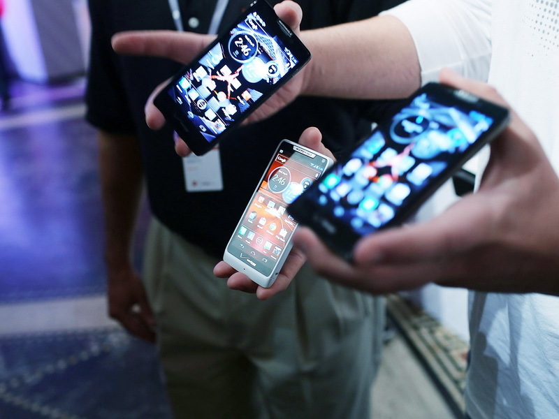 Motorola a prezentat trei smartphone-uri - FOTO