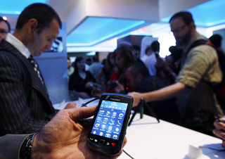 Blackberry a primit o comandă record pentru smartphone-urile Z10  şi Q10 din partea unei companii