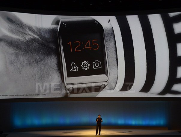 Samsung a lansat primul smartwatch şi noul Galaxy Note 3. Cum arată şi ce funcţii vor avea dispozitivele