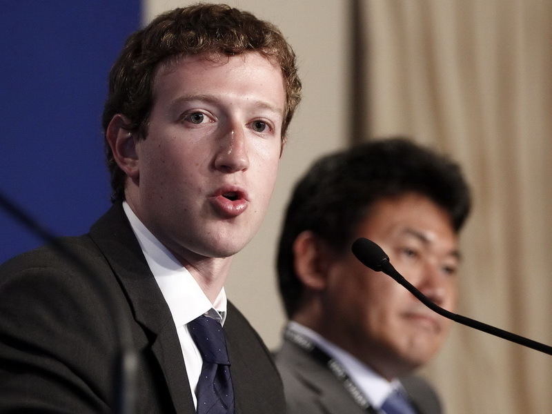 Fondatorul Facebook Mark Zuckerberg, la summitul G8: Nu puneţi botniţă internetului
