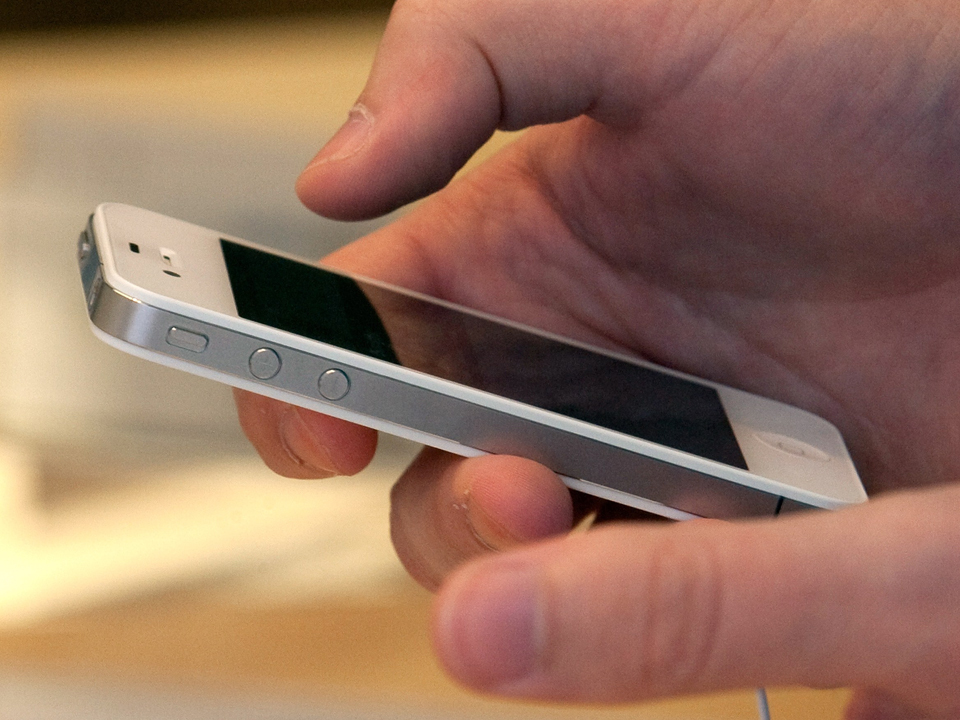 Apple va distribui 26 de milioane de iPhone 5 în 2011