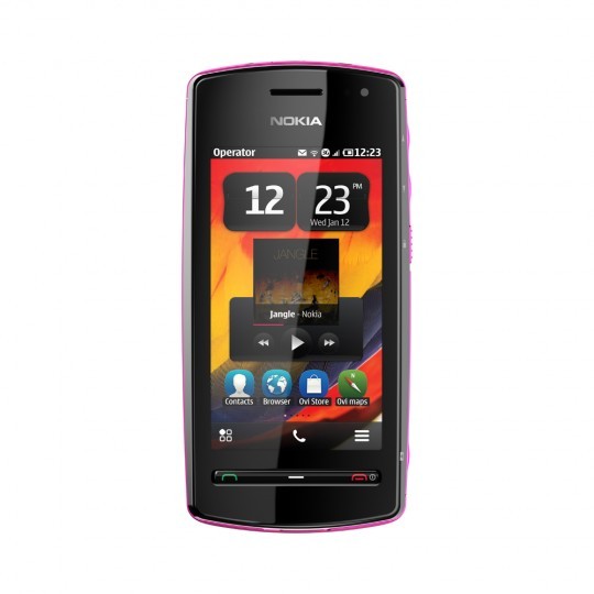 Nokia încă mai speră la independenţă. Lansează trei noi smartphone-uri cu noua platformă Symbian Belle