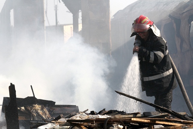 Inspector vamal reţinut, pentru incendiul de la depozitele Gărzii Financiare