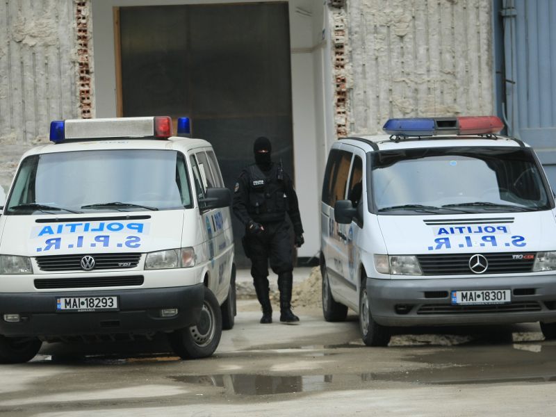 Omul de afaceri Constantin Bădescu şi alte 6 persoane,reţinuţi în dosarul de evaziune de 12 mil euro
