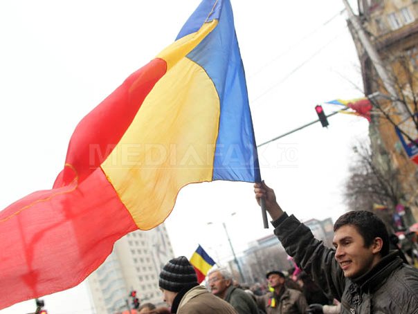 ZIUA NAŢIONALĂ A ROMÂNIEI: Parade militare în cele mai importante oraşe ale ţării, defilări cu vehicule militare şi scandări pentru unirea cu Basarabia
