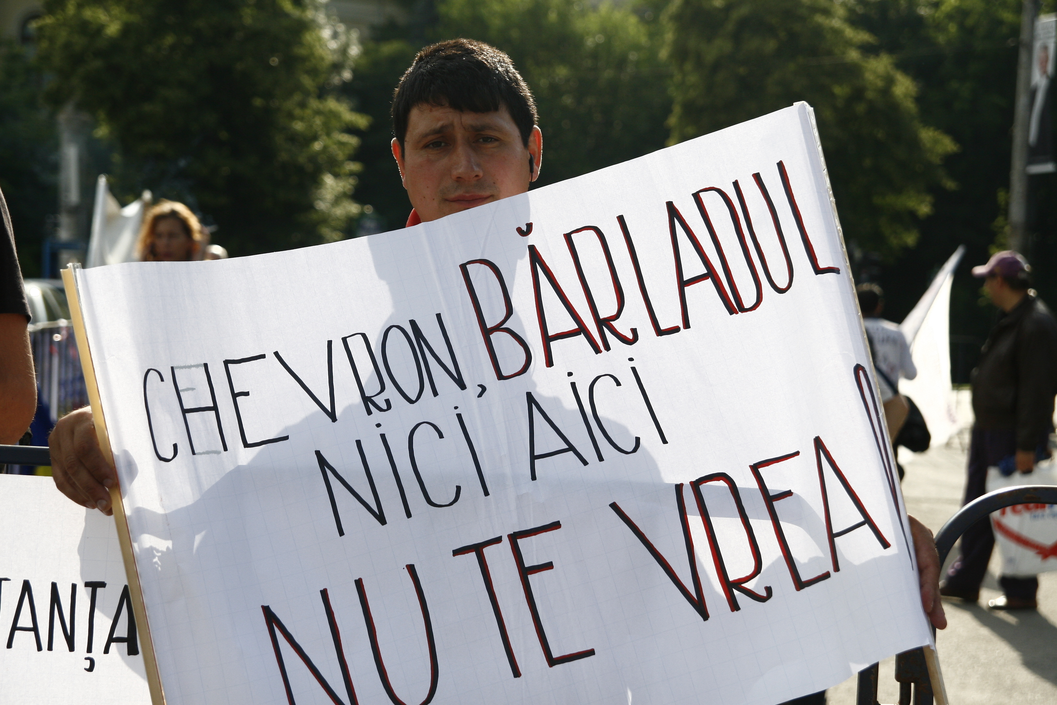 Peste 8.000 de persoane au protestat la Bârlad faţă de explorarea şi exploatarea gazelor de şist