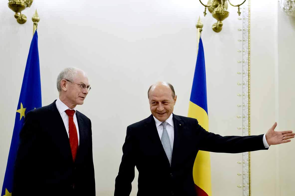 Băsescu, după întâlnirea cu Rompuy: Românii pot fi mândri că nu au nevoie să stea cu mâna întinsă nicăieri pentru a-şi plăti pensiile şi salariile