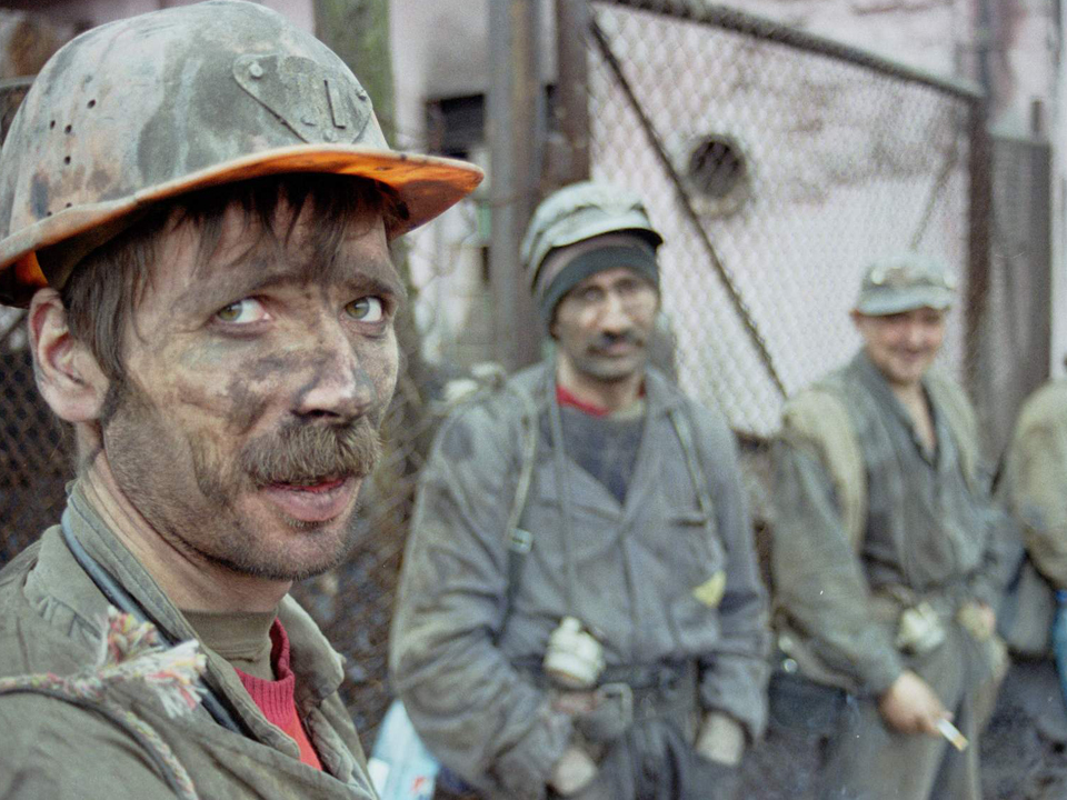 Cei 200 de mineri de la Paroşeni blocaţi în subteran cer ca Ponta şi Vosganian să vină în Valea Jiului