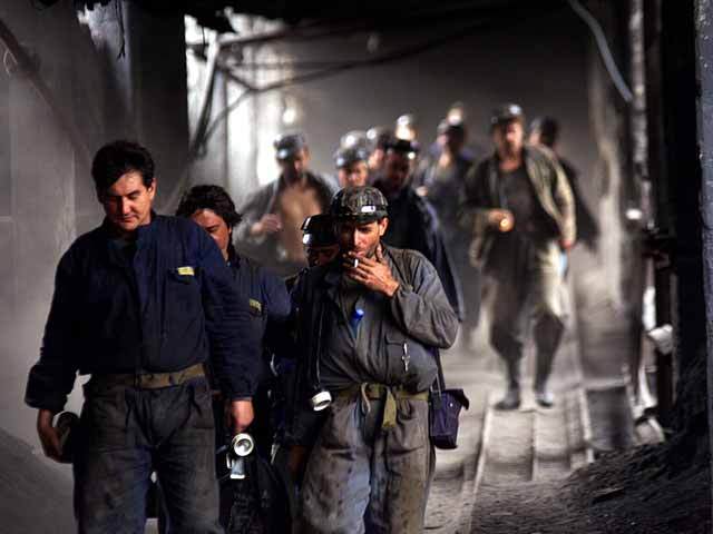Negocierile cu minerii protestatari din Valea Jiului au eşuat. 550 de ortaci refuză să iasă din subteran