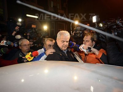 Adrian Năstase a fost exclus din Baroul Bucureşti