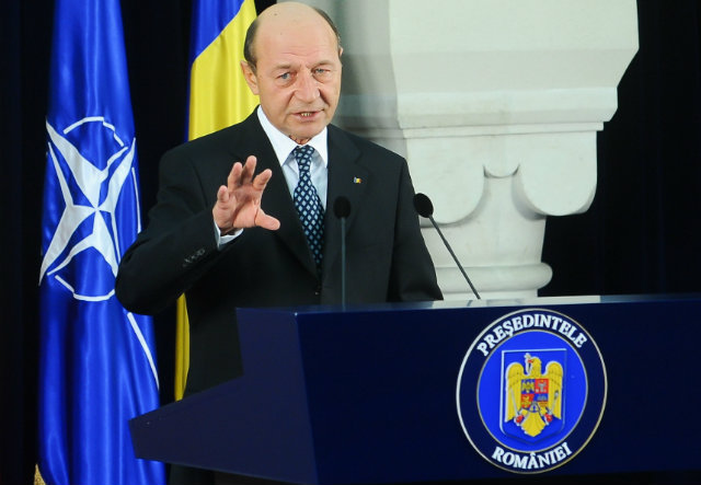 Băsescu: Cer Parlamentului revocarea imediată a întregii conduceri a ASF. "E o cloacă"
